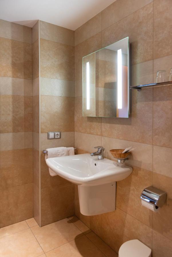 Aparthotel Iceberg Sant Julia de Loria Exterior photo